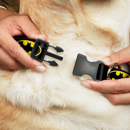 "COLLAR DE CLIP DE PLÁSTICO - ESCUDO DE BATMAN NEGRO/AMARILLO".